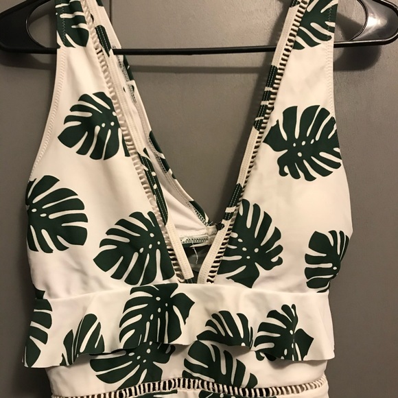 Cupshe one piece size large - Picture 3 of 4